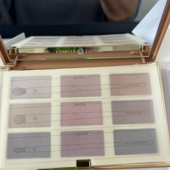 Future’s So Bright Eyeshadow Palette - Picture 2 of 3